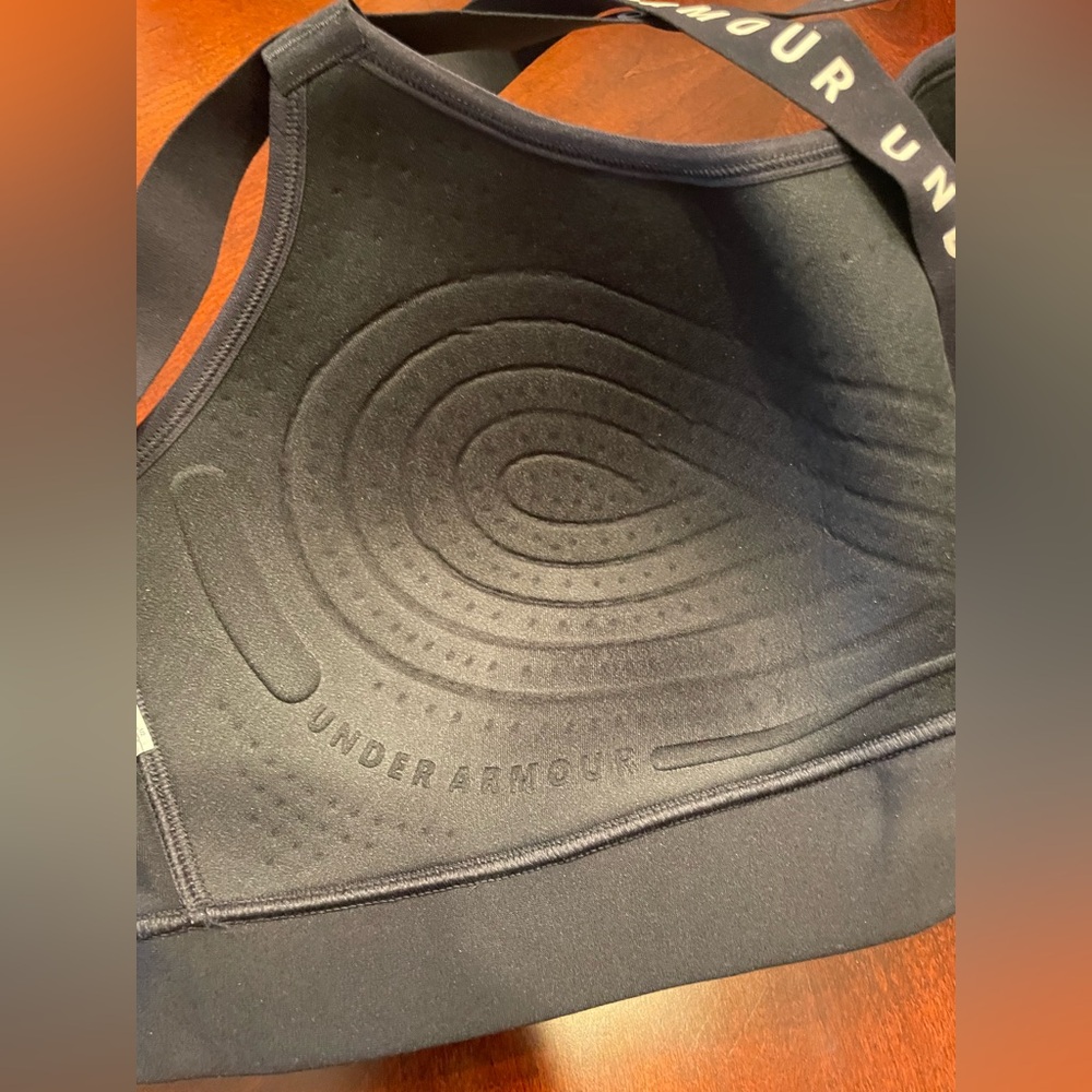 Under Armour Molded Black Sports Bra with Logo Straps Size 1X - Picture 3 of 6